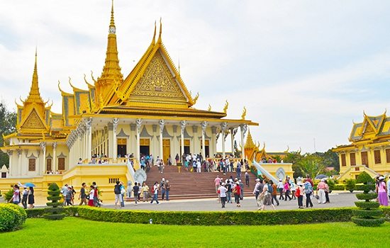 Khám Phá Di Sản Văn Hóa tại Cung điện Hoàng gia Campuchia